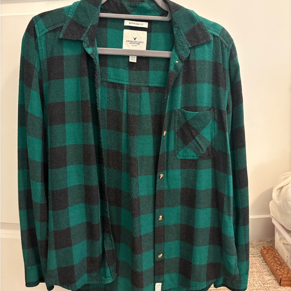 American Eagle Outfitters Men's Green and Black Checkered Shirt